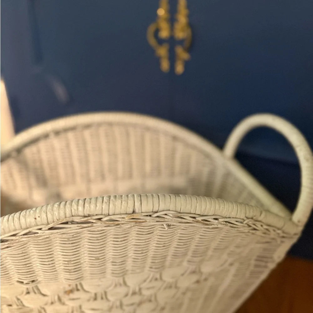 Cottagecore Vintage Wicker Magazine Rack